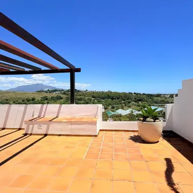 Venta de ático dúplex en Estepona