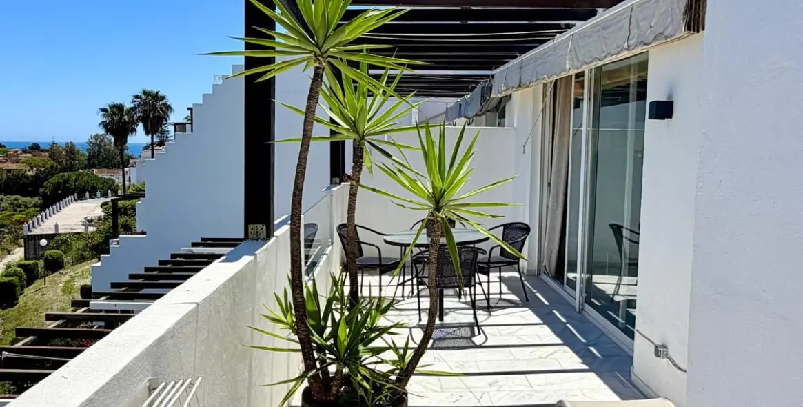Venta de ático dúplex en Estepona 2