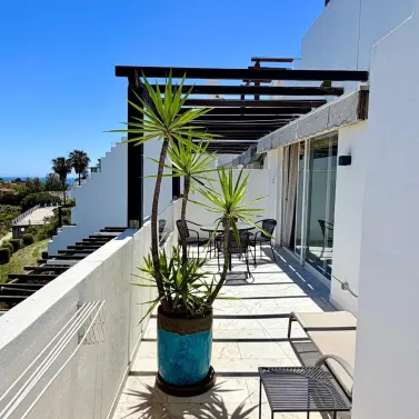 Venta de ático dúplex en Estepona