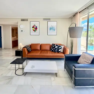 Venta de ático dúplex en Estepona