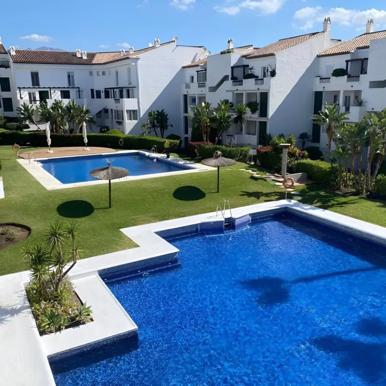 Продажа двухуровневого пентхауса в Estepona
