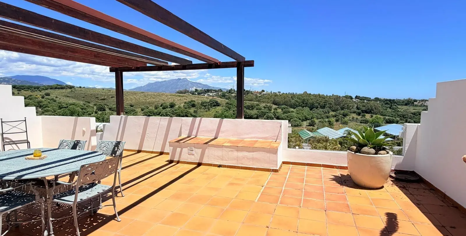 Sale of penthouse duplex in Estepona 2