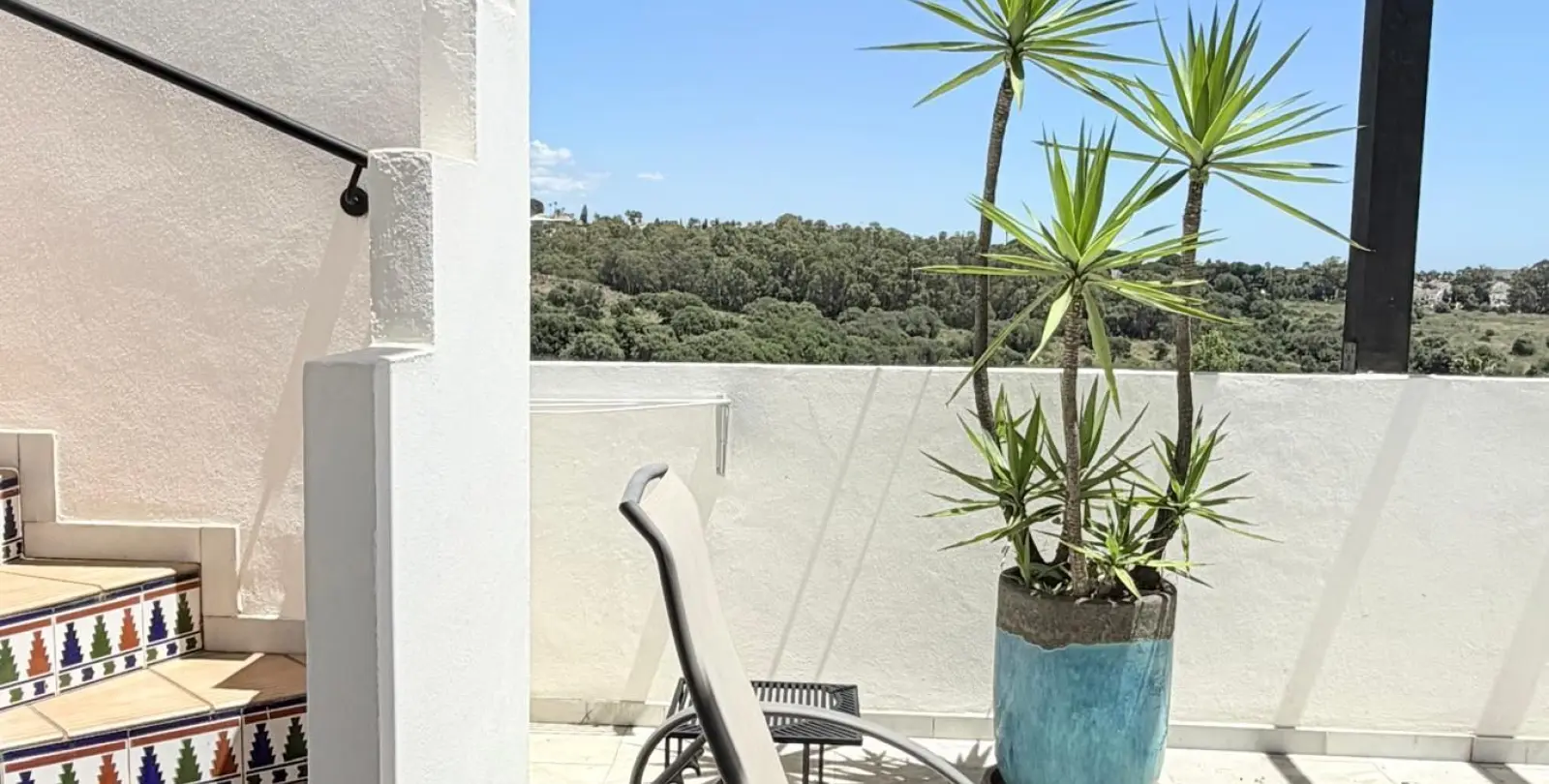 Sale of penthouse duplex in Estepona 3