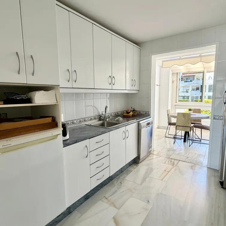 Продажа двухуровневого пентхауса в Estepona