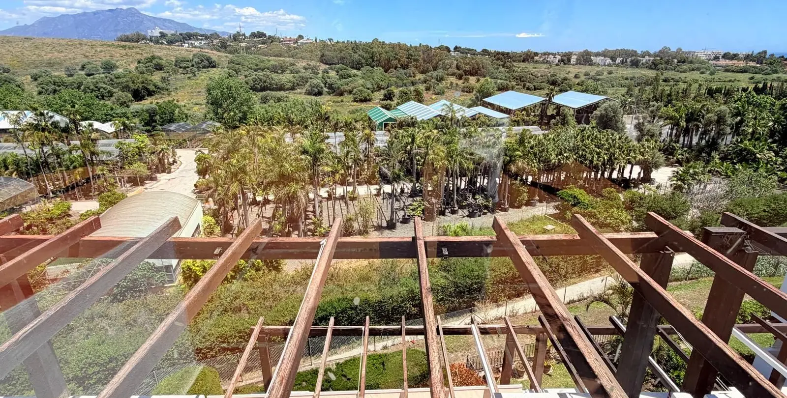 Sale of penthouse duplex in Estepona 10