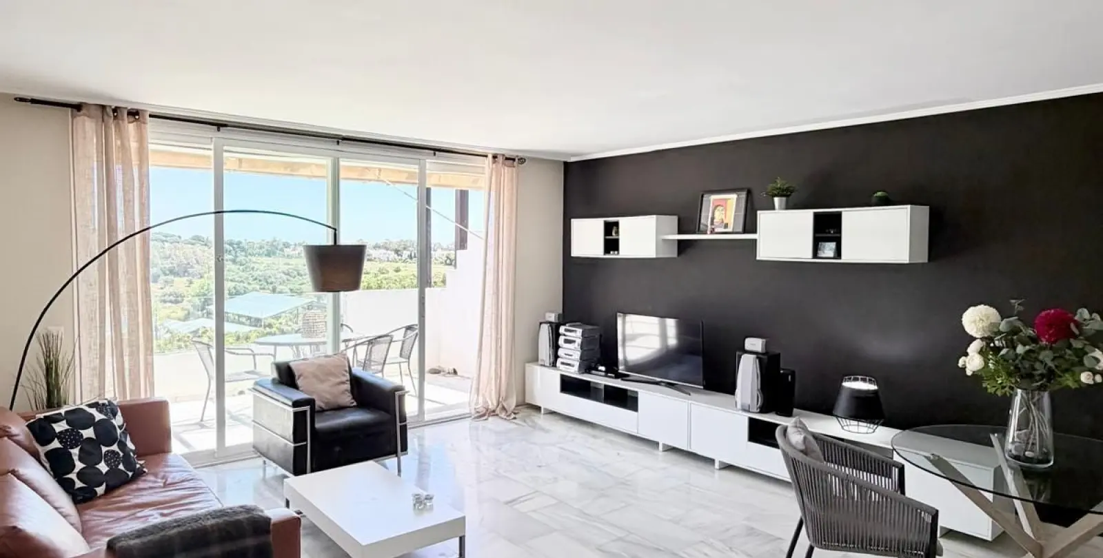 Sale of penthouse duplex in Estepona 14