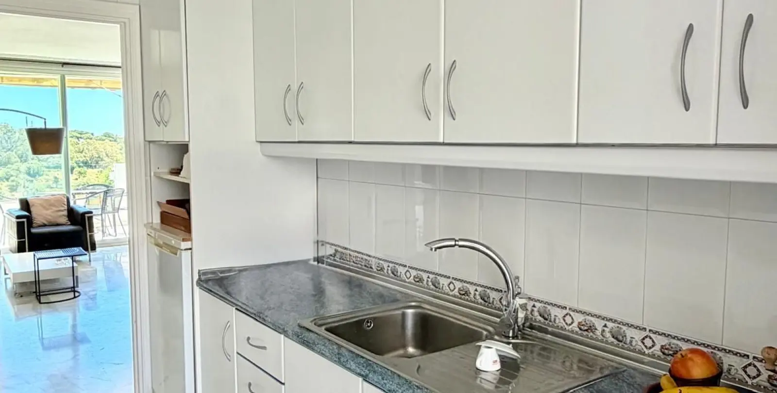 Sale of penthouse duplex in Estepona 15