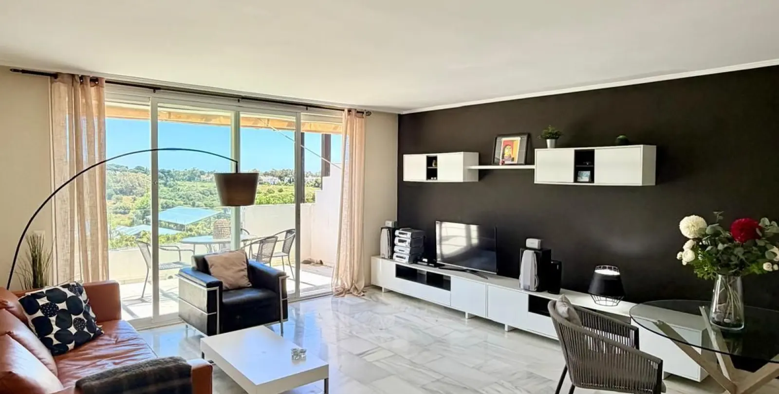 Sale of penthouse duplex in Estepona 16