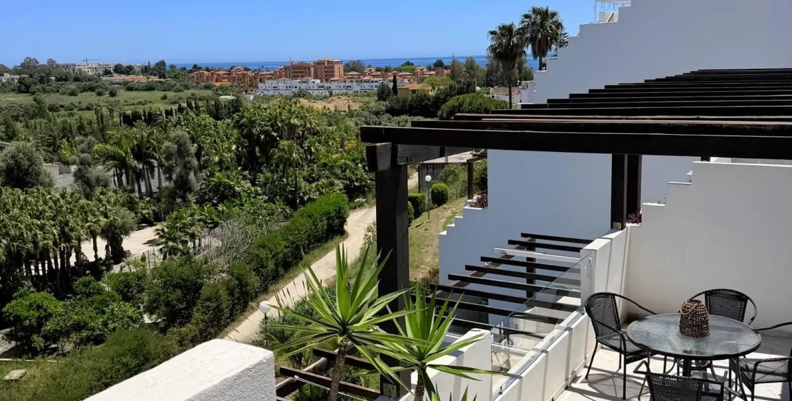 Sale of penthouse duplex in Estepona 30