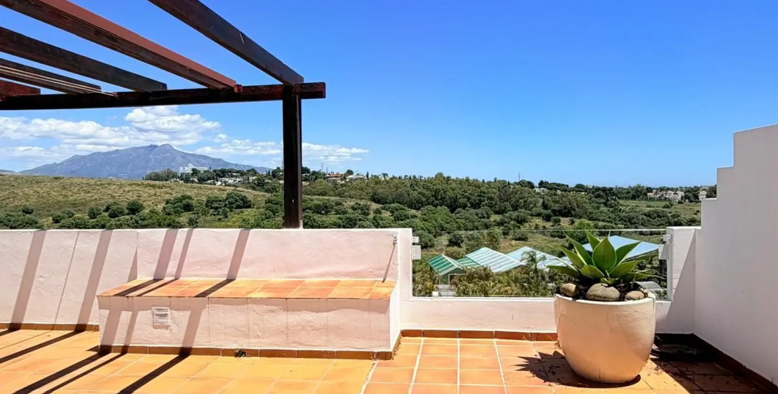 Sale of penthouse duplex in Estepona 31