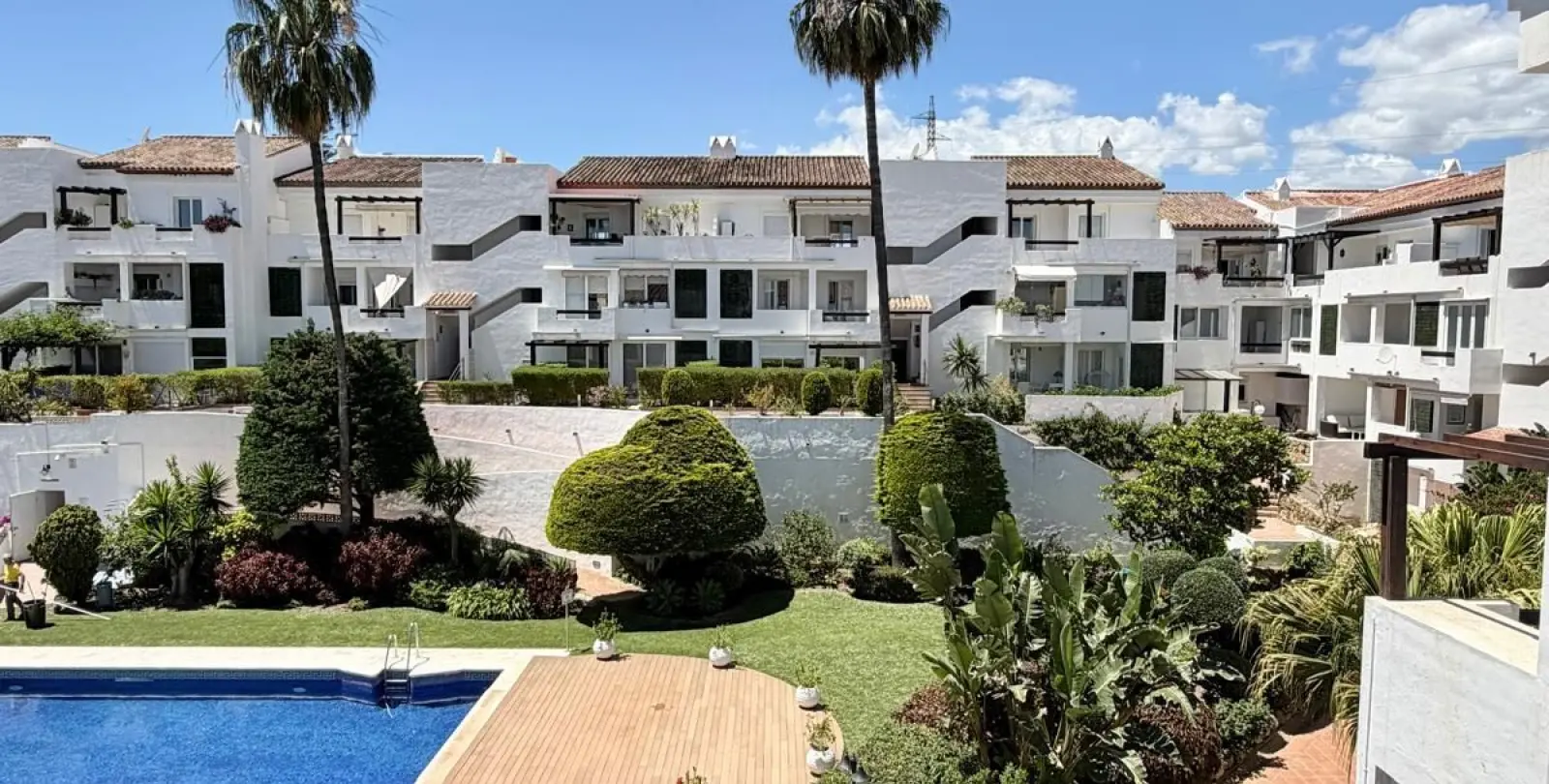 Sale of penthouse duplex in Estepona 32