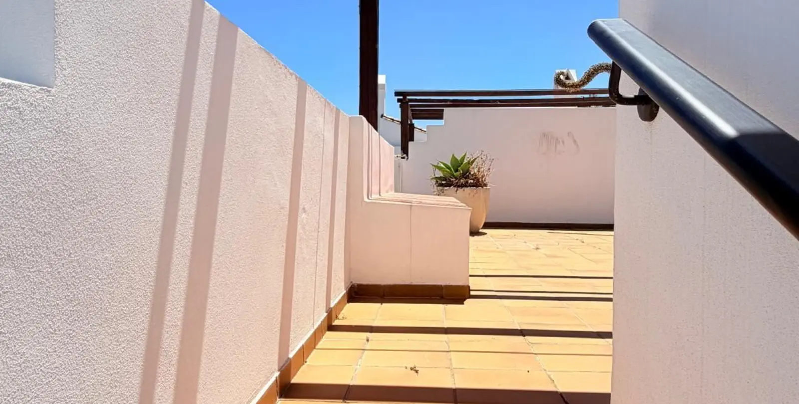 Sale of penthouse duplex in Estepona 38