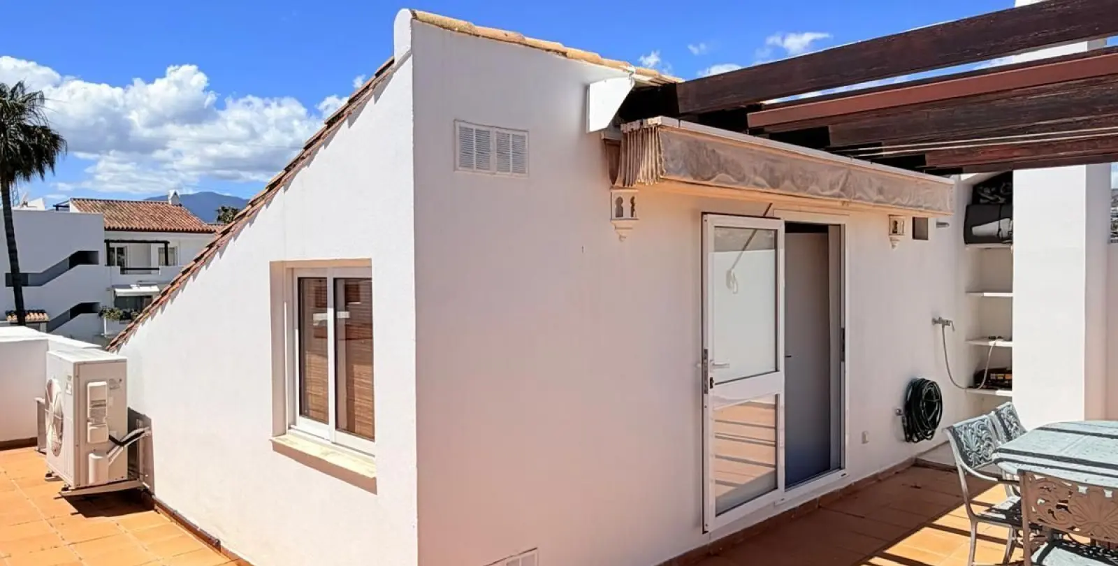 Sale of penthouse duplex in Estepona 40