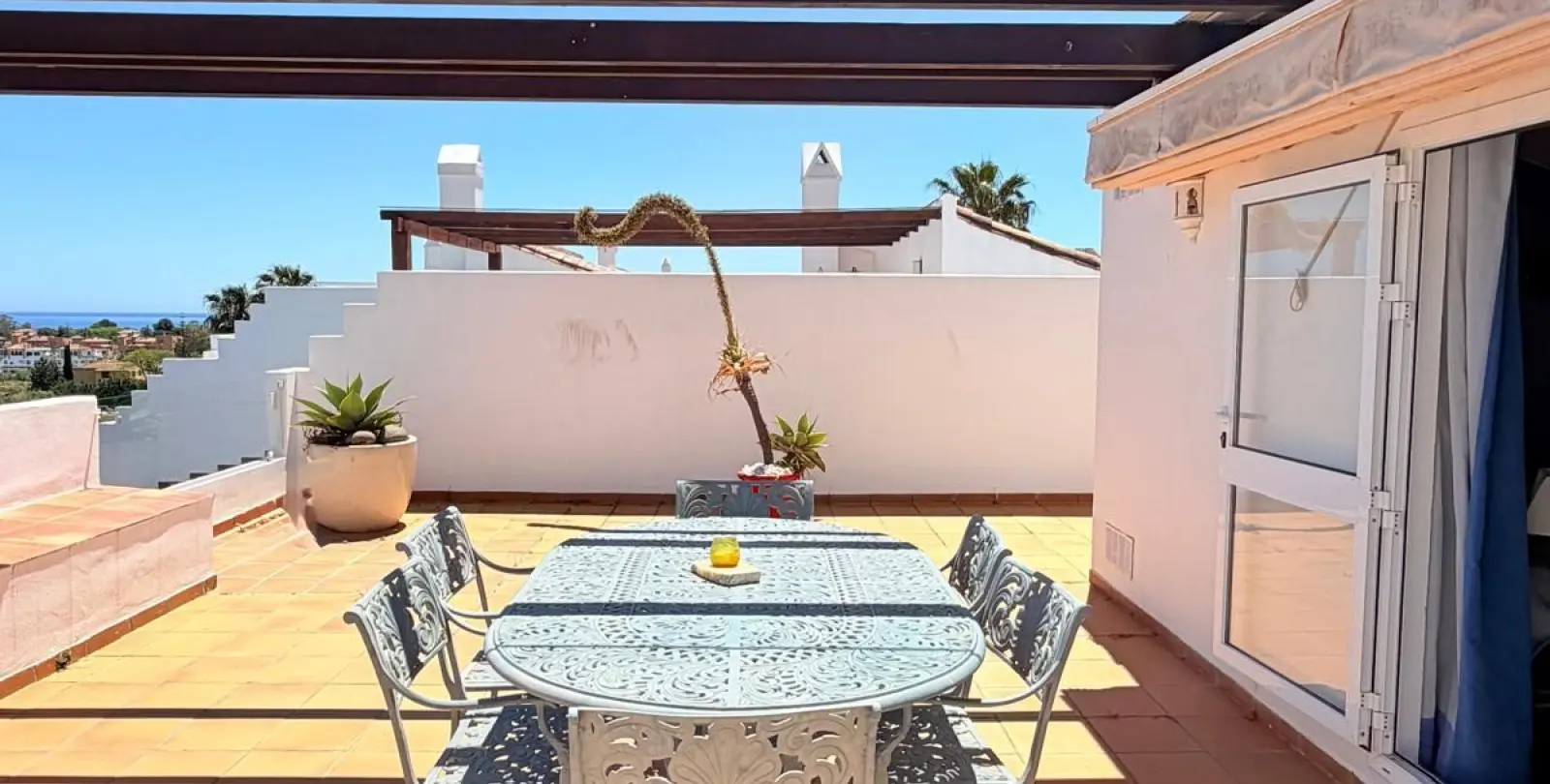 Sale of penthouse duplex in Estepona 42