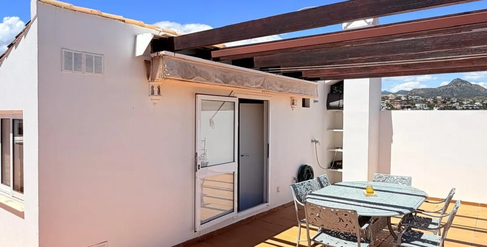 Sale of penthouse duplex in Estepona 44