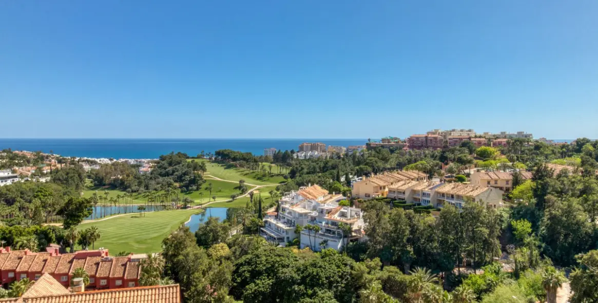Sale of penthouse in Benalmadena 1