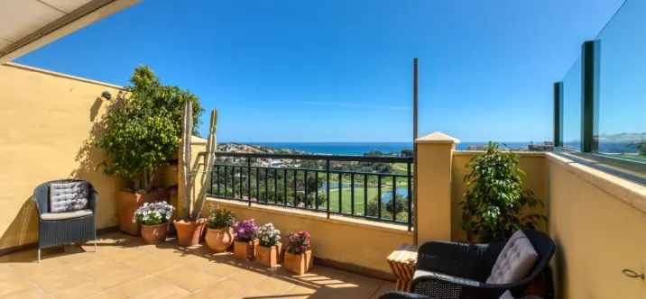 Sale of penthouse in Benalmadena 2