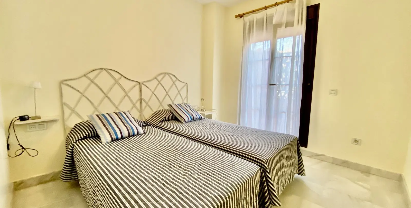 Venta de apartamento en planta baja en Hacienda del Sol 25