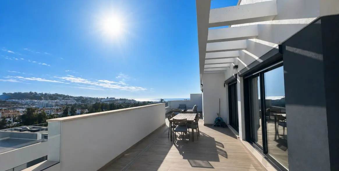 Sale of middle floor apartment in La Cala de Mijas 1