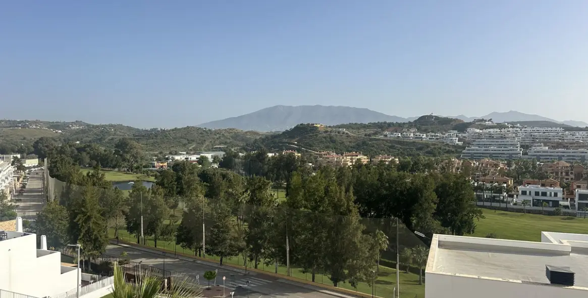 Sale of middle floor apartment in La Cala de Mijas 12