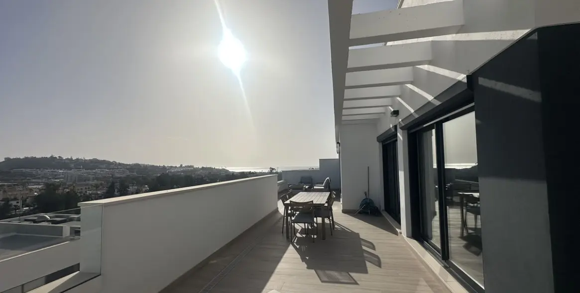 Sale of middle floor apartment in La Cala de Mijas 16