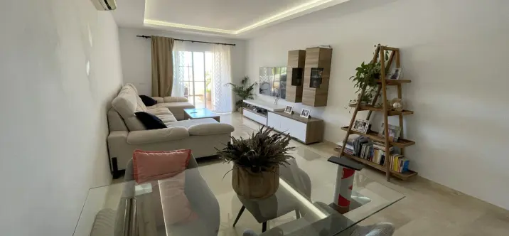 Продажа апартаментов на среднем этаже в Estepona 2