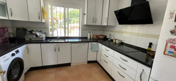 Продажа апартаментов на среднем этаже в Estepona 3