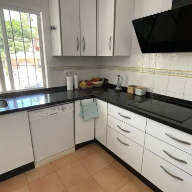 Продажа апартаментов на среднем этаже в Estepona