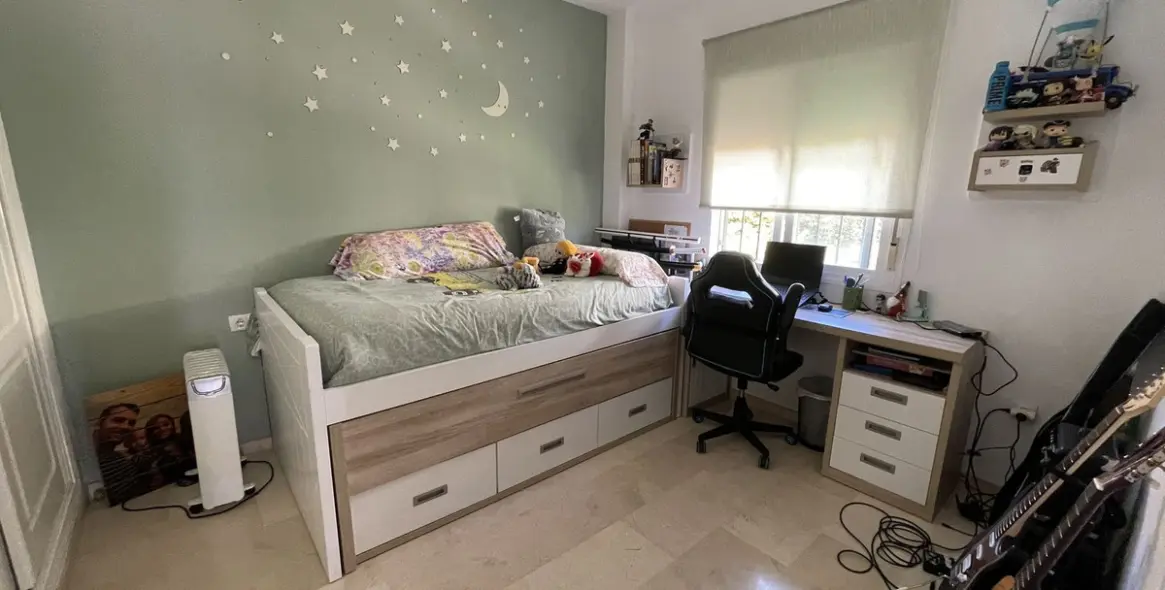 Продажа апартаментов на среднем этаже в Estepona 8