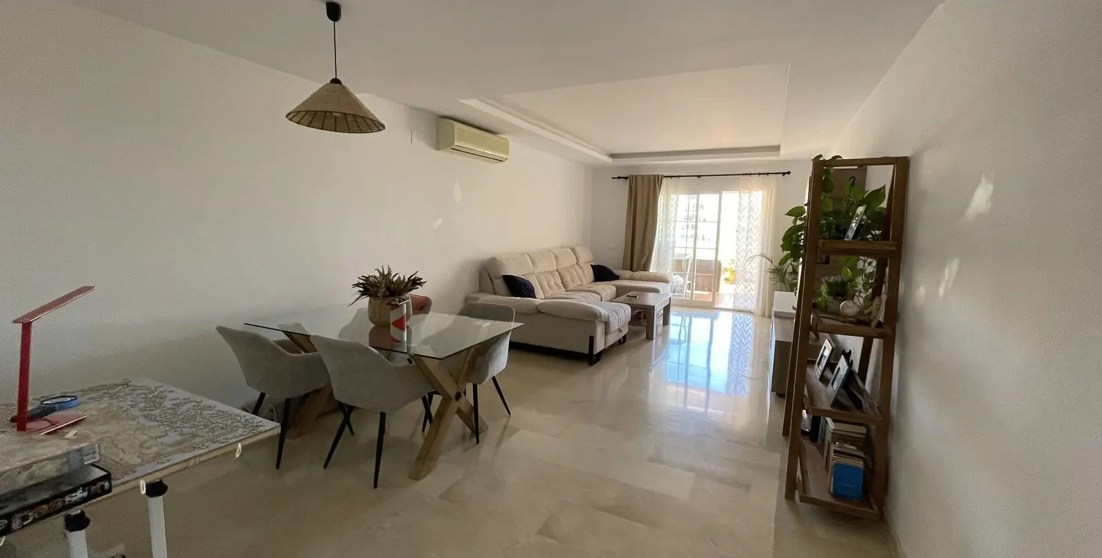 Sale of middle floor apartment in Estepona 2