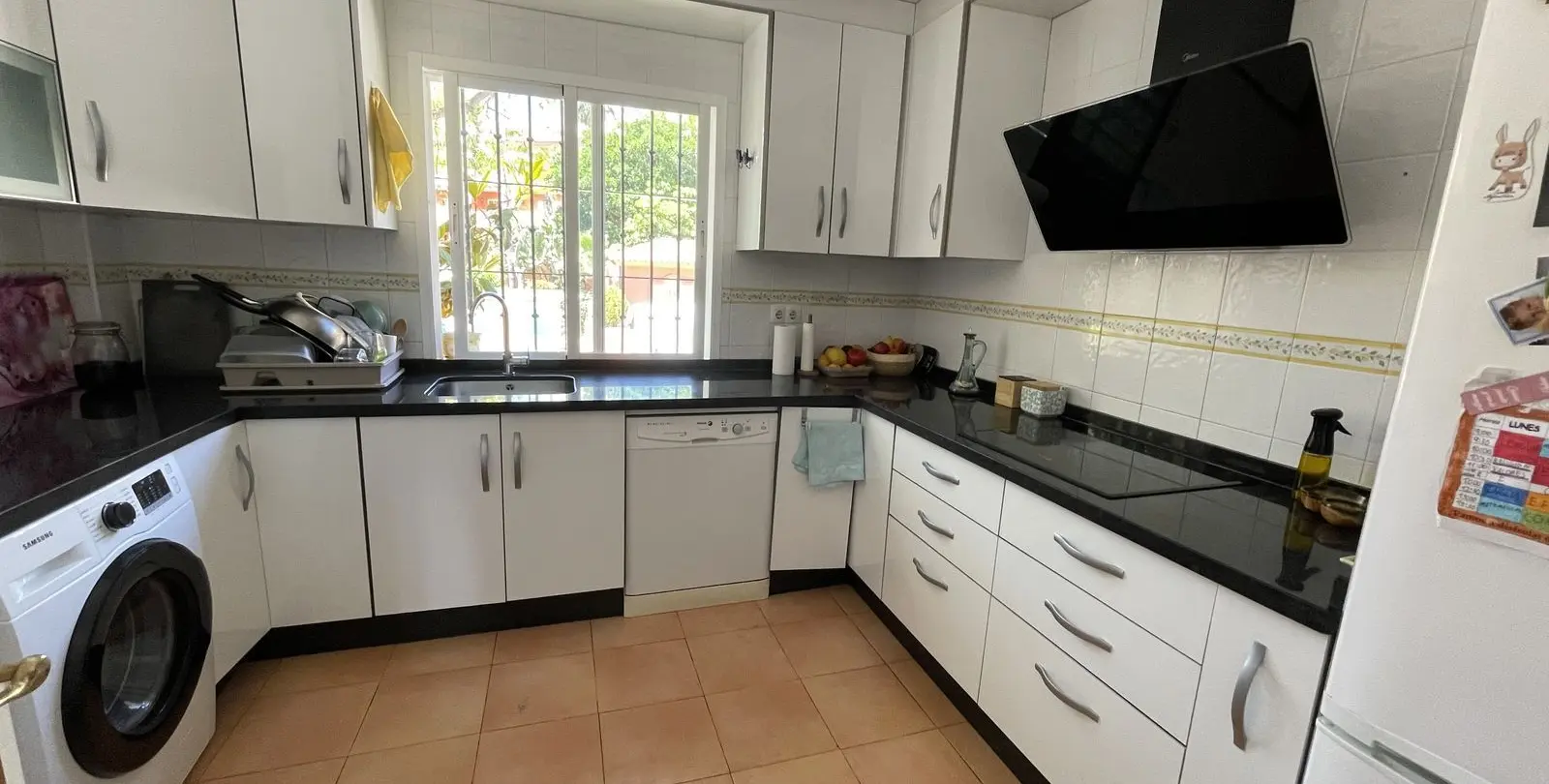 Sale of middle floor apartment in Estepona 4