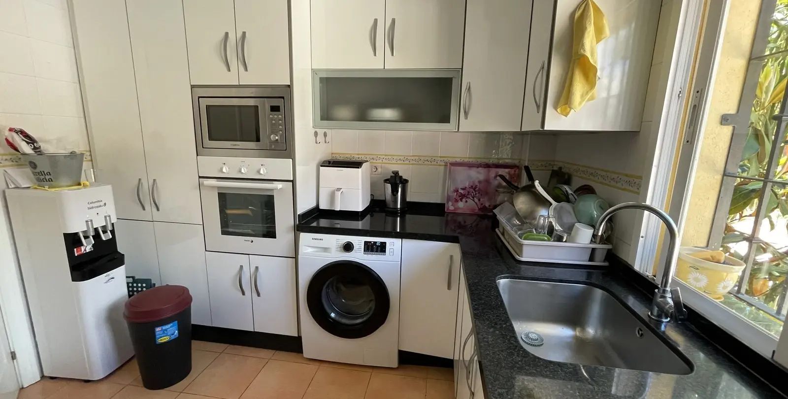 Sale of middle floor apartment in Estepona 5