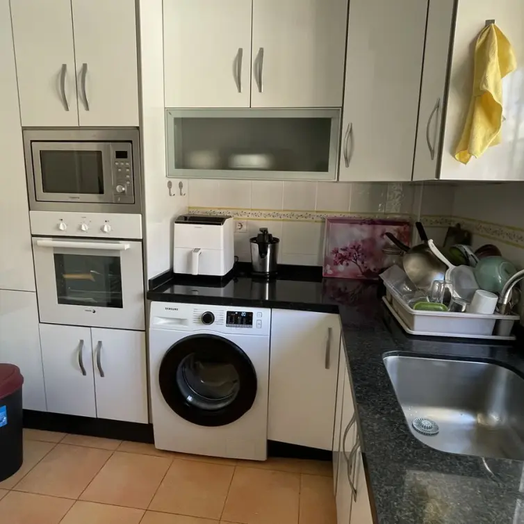 Sale of middle floor apartment in Estepona