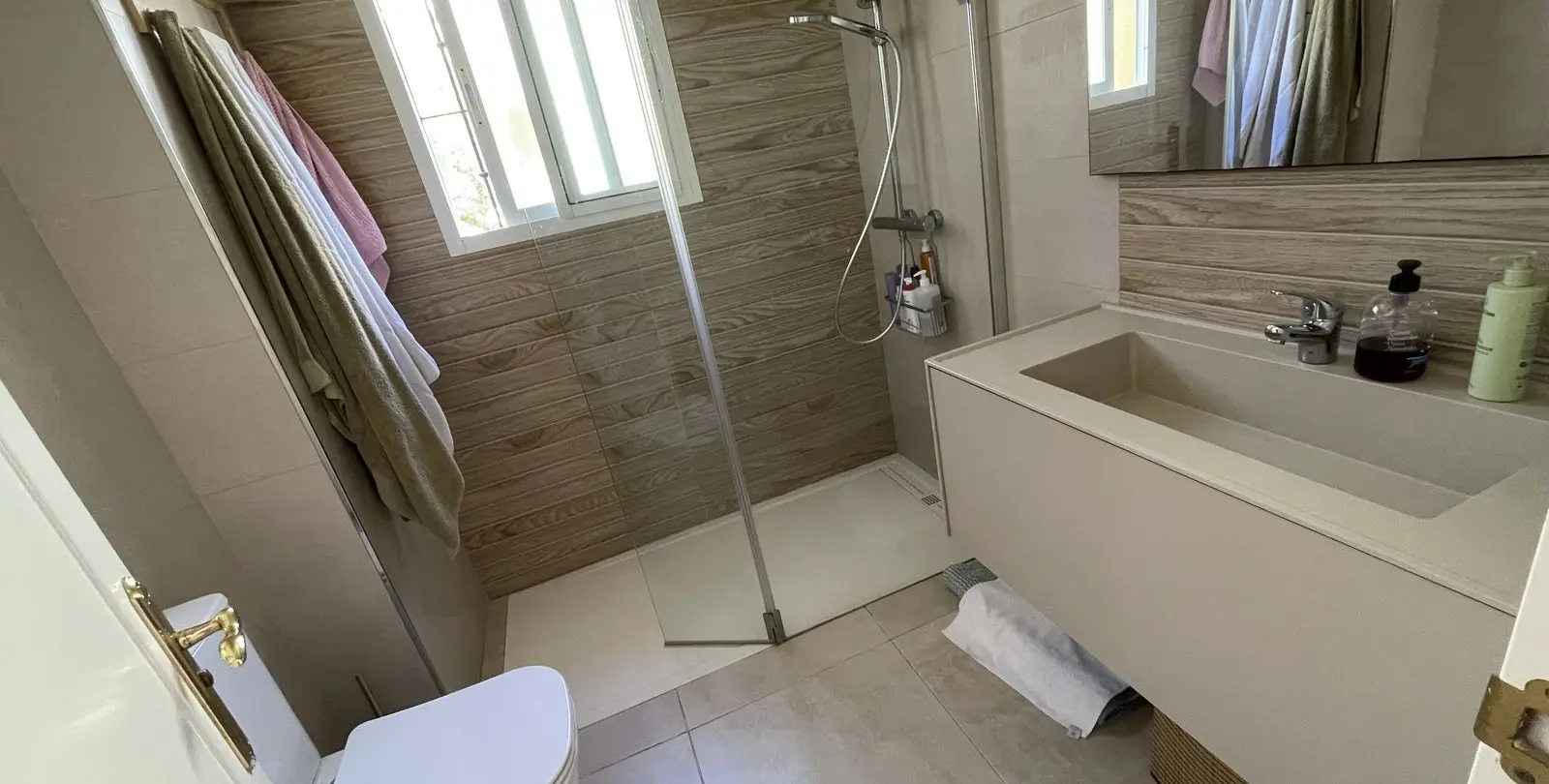 Sale of middle floor apartment in Estepona 12