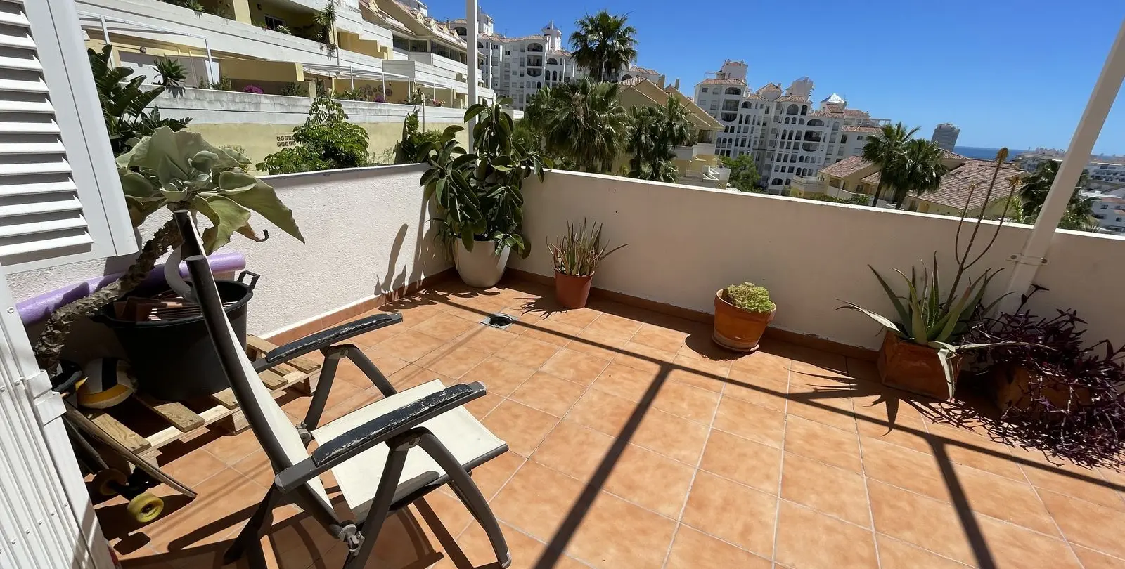 Sale of middle floor apartment in Estepona 15