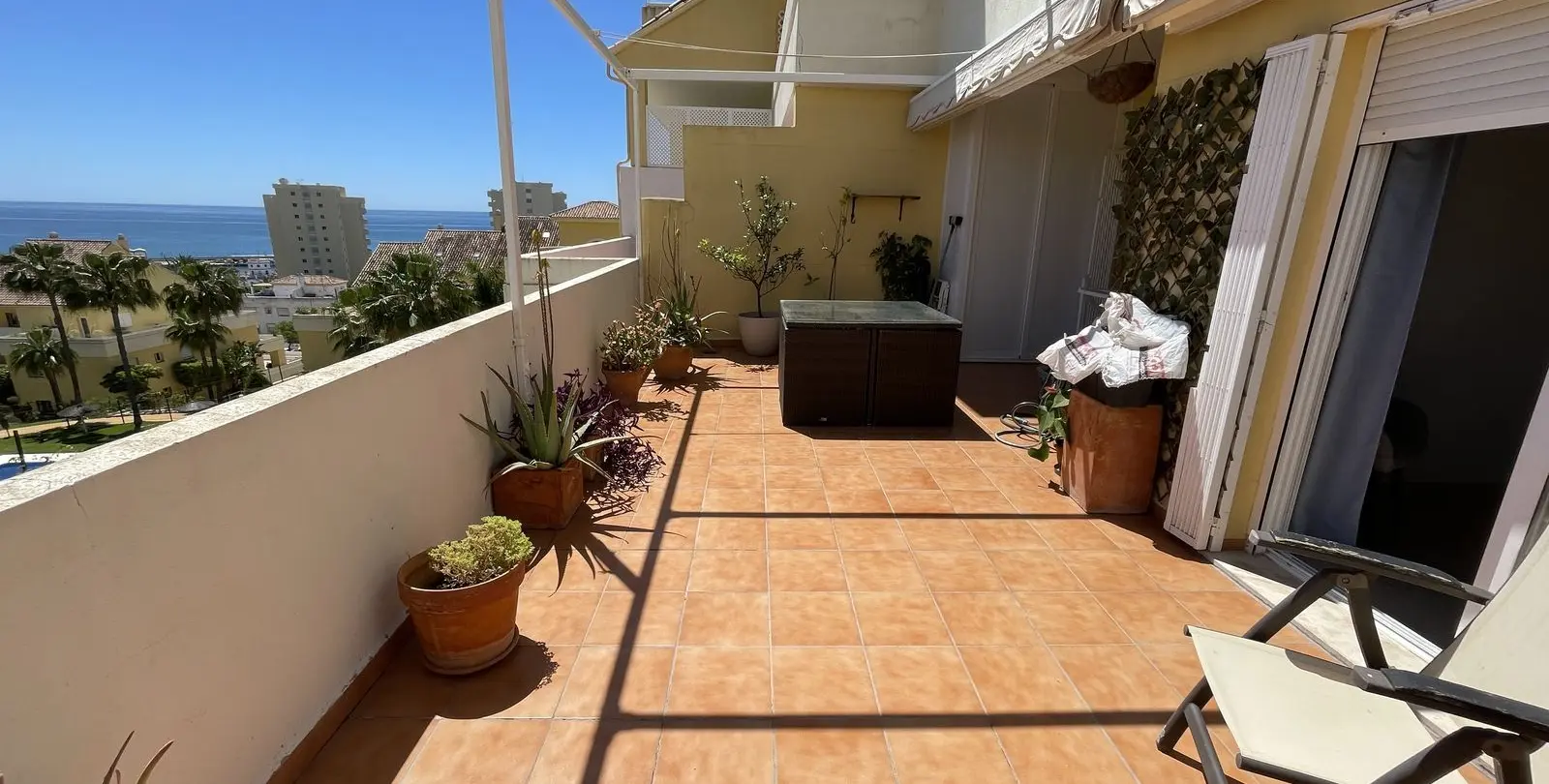 Sale of middle floor apartment in Estepona 16