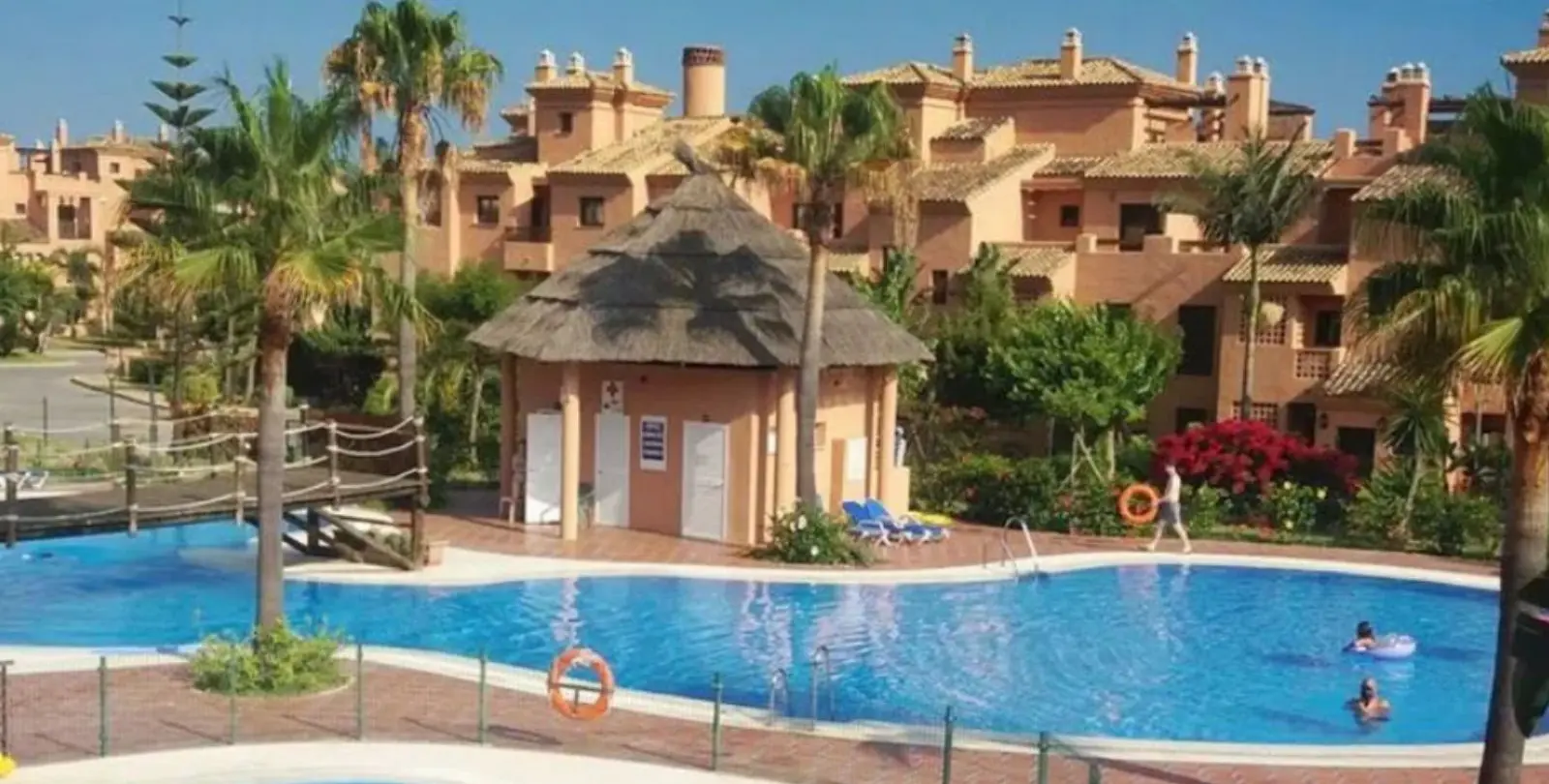 Продажа апартаментов на первом этаже в Estepona 1
