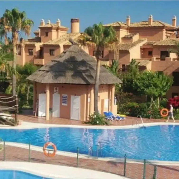 Продажа апартаментов на первом этаже в Estepona