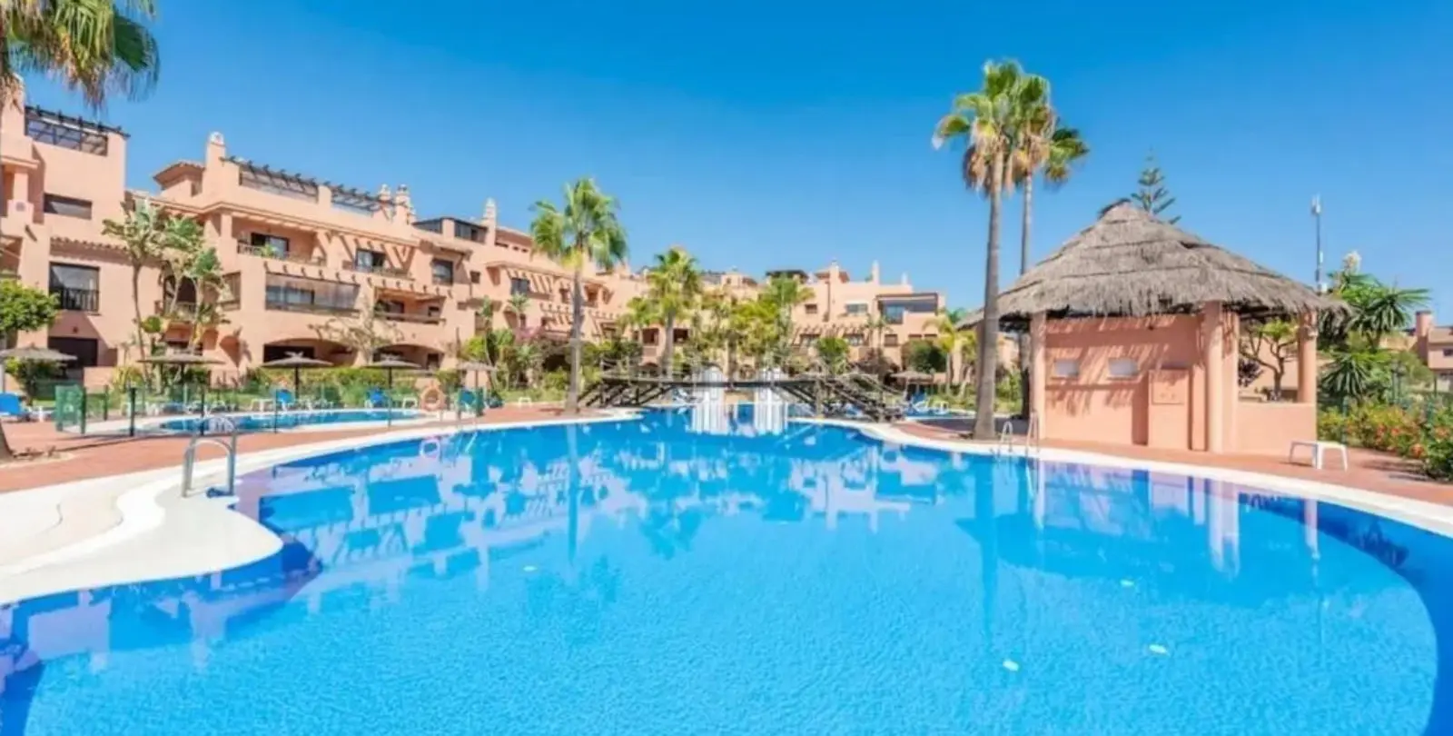 Продажа апартаментов на первом этаже в Estepona 2