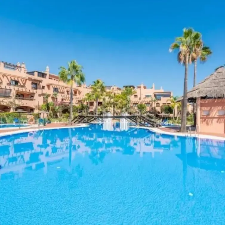 Продажа апартаментов на первом этаже в Estepona