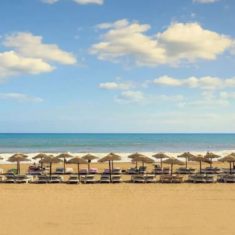 Продажа апартаментов на первом этаже в Estepona