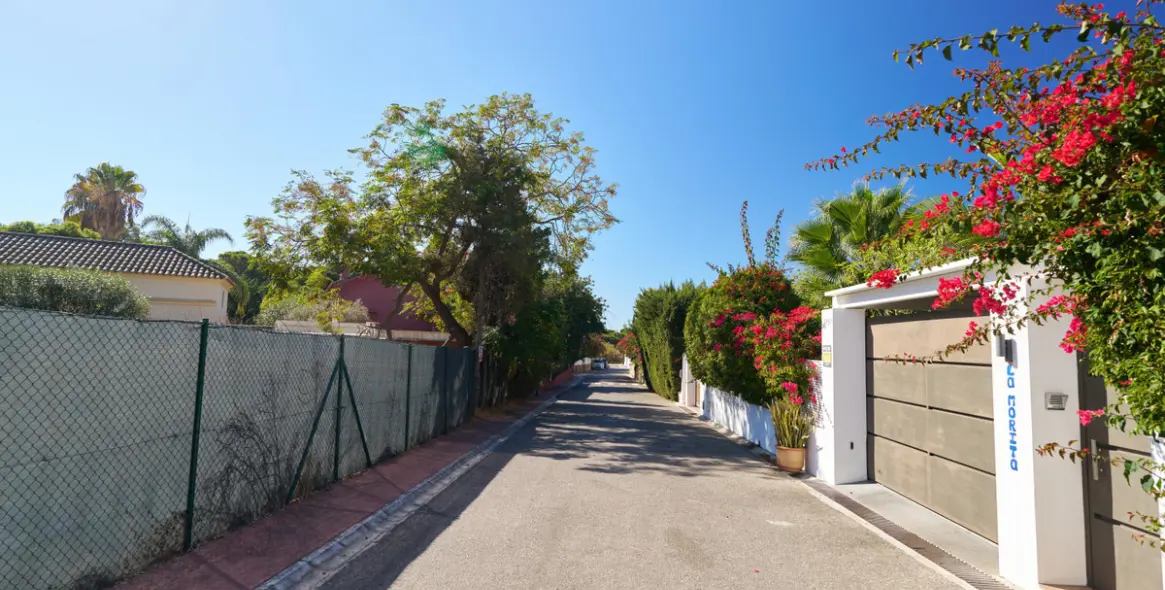 Venta de parcela residencial en Cabopino-Artola 15