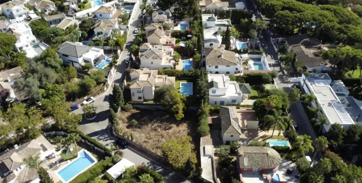 Venta de parcela residencial en Cabopino-Artola 19