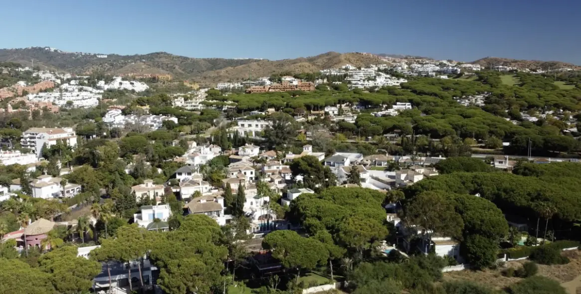 Venta de parcela residencial en Cabopino-Artola 23