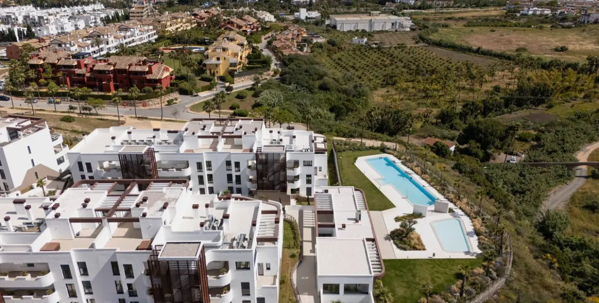 Venta de apartamento en planta baja en Estepona 1