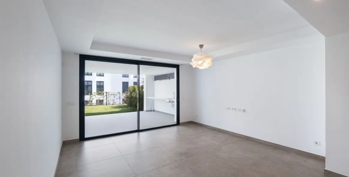 Venta de apartamento en planta baja en Estepona 4