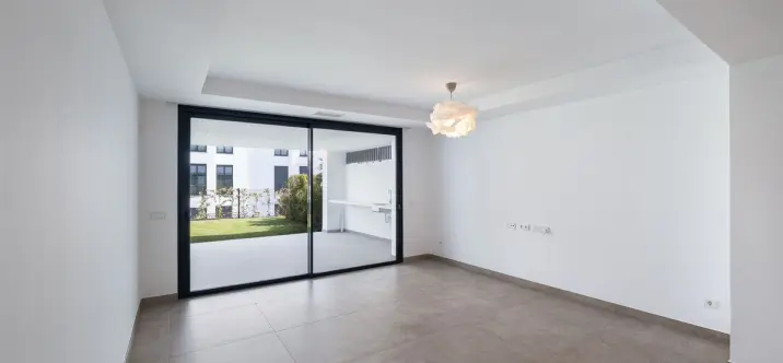 Venta de apartamento en planta baja en Estepona 3