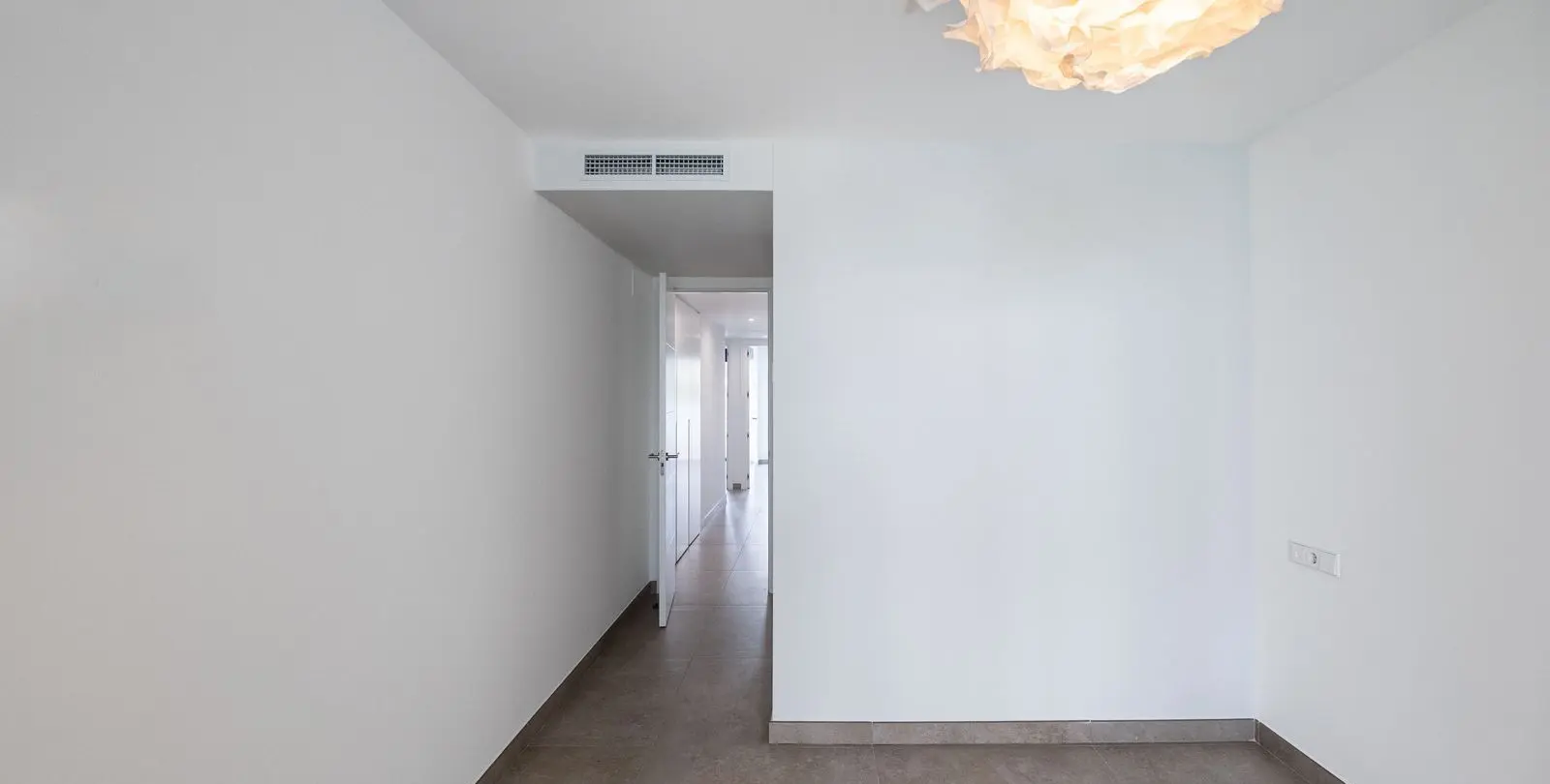 Sale of ground floor apartment in Estepona 10