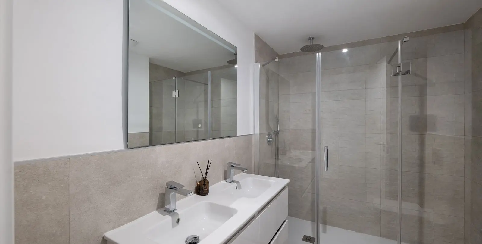 Sale of ground floor apartment in Estepona 11