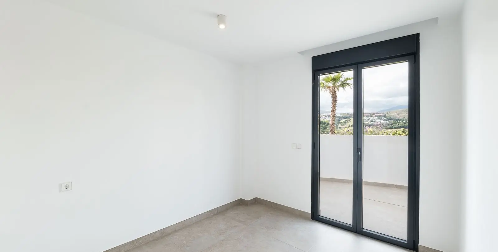 Sale of ground floor apartment in Estepona 13